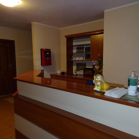 Gosciniec Ustrzycki Hotel Ustrzyki Dolne Ngoại thất bức ảnh