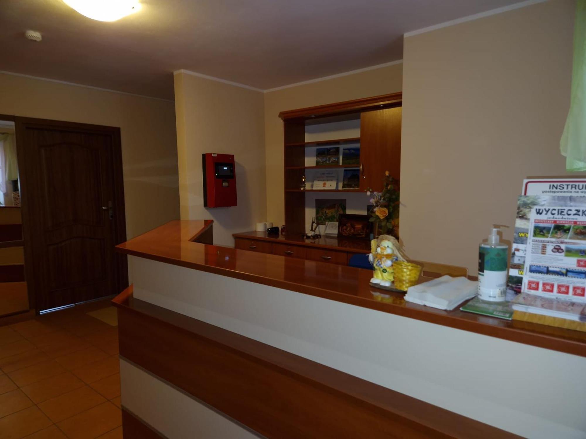 Gosciniec Ustrzycki Hotel Ustrzyki Dolne Ngoại thất bức ảnh