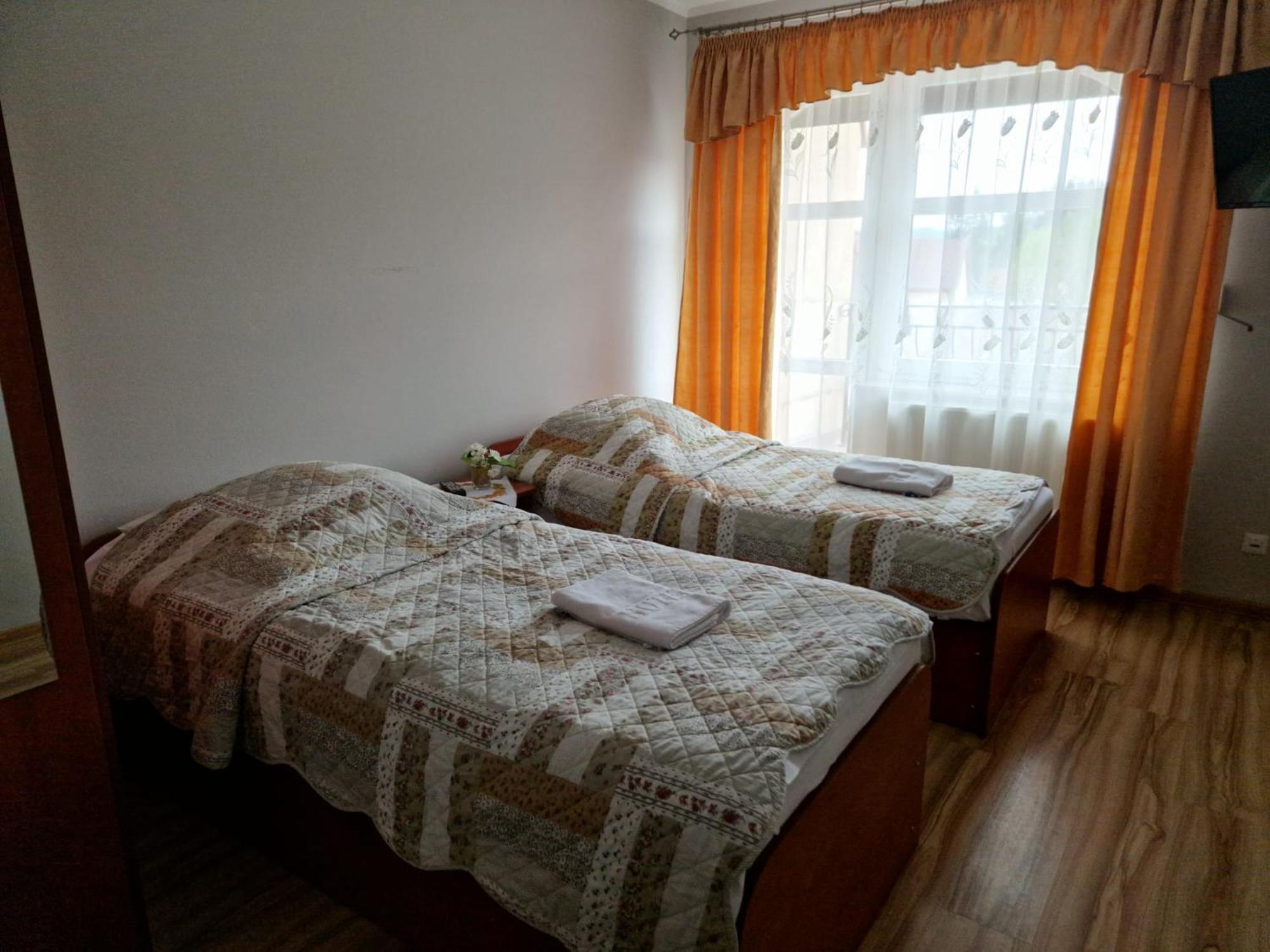 Gosciniec Ustrzycki Hotel Ustrzyki Dolne Ngoại thất bức ảnh