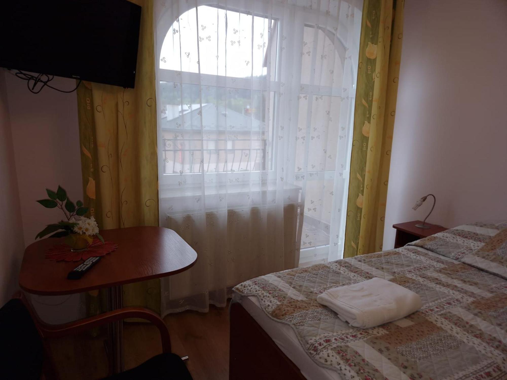 Gosciniec Ustrzycki Hotel Ustrzyki Dolne Ngoại thất bức ảnh
