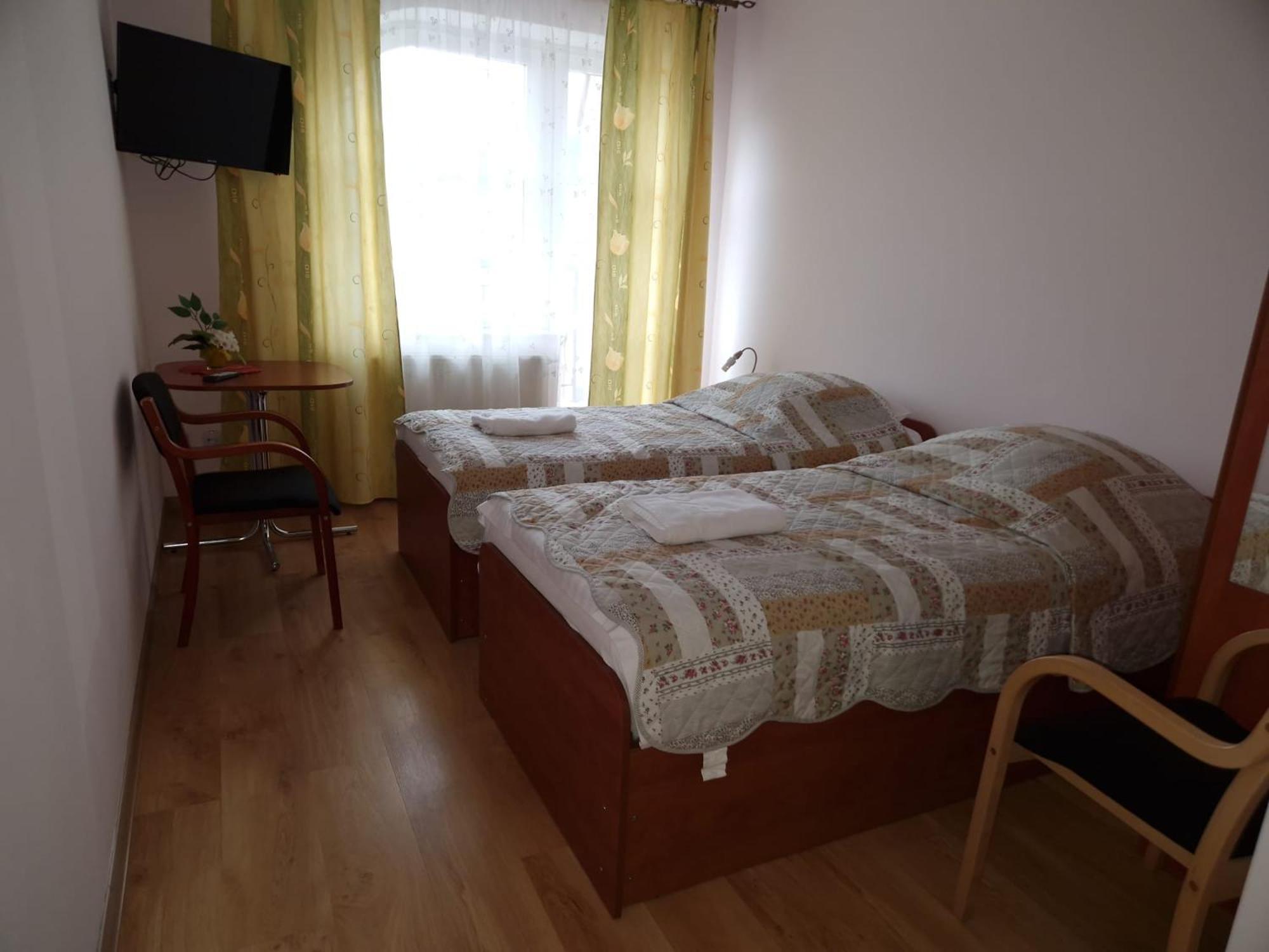 Gosciniec Ustrzycki Hotel Ustrzyki Dolne Ngoại thất bức ảnh
