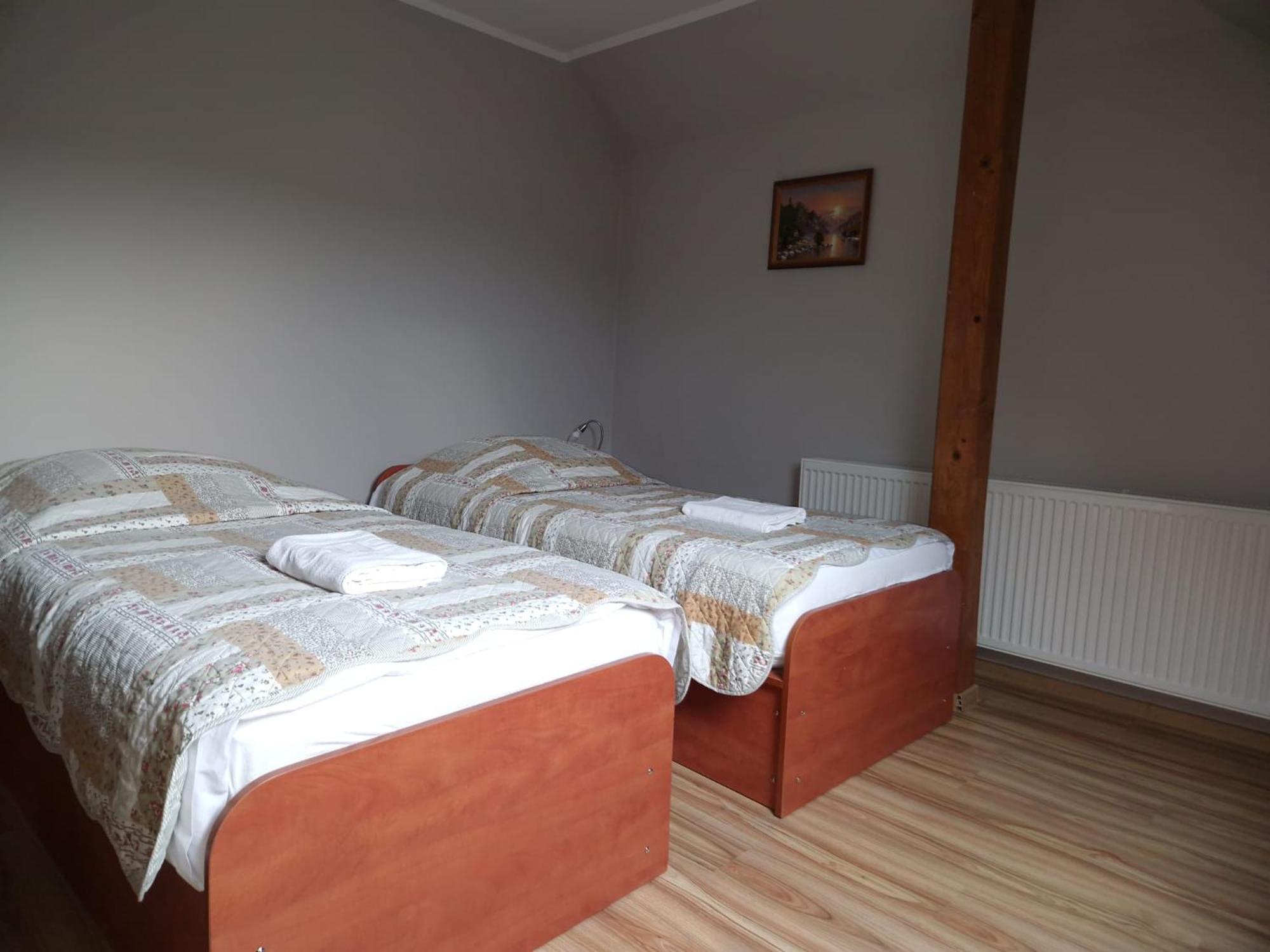 Gosciniec Ustrzycki Hotel Ustrzyki Dolne Ngoại thất bức ảnh