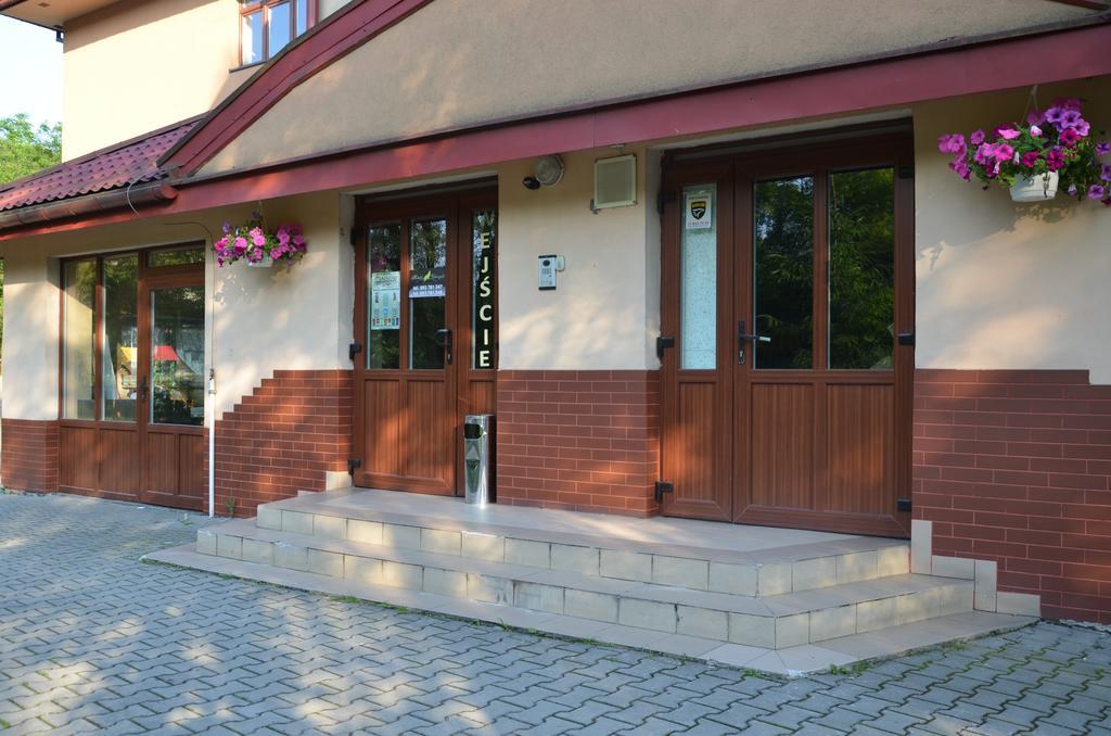 Gosciniec Ustrzycki Hotel Ustrzyki Dolne Ngoại thất bức ảnh